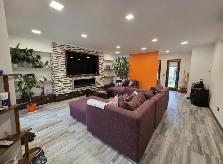 Casa · 218m² · 4 Ambientes · 2 Cocheras