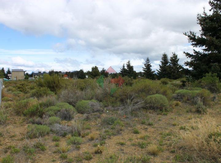 Terreno · 303m²