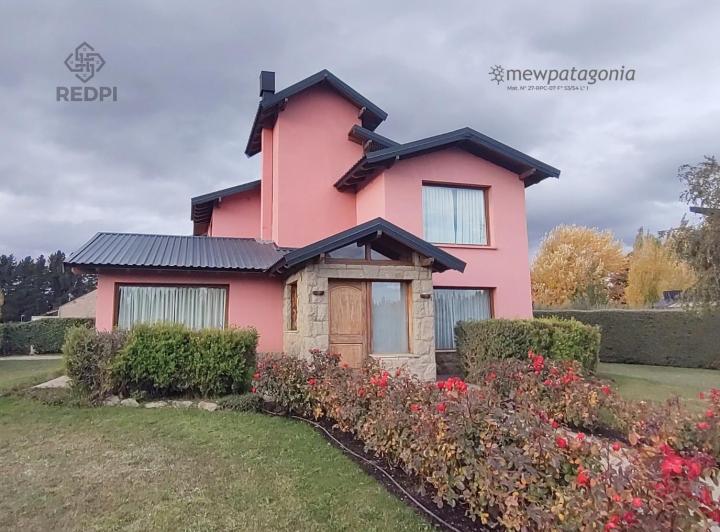 Casa · 233m² · 6 Ambientes · 1 Cochera