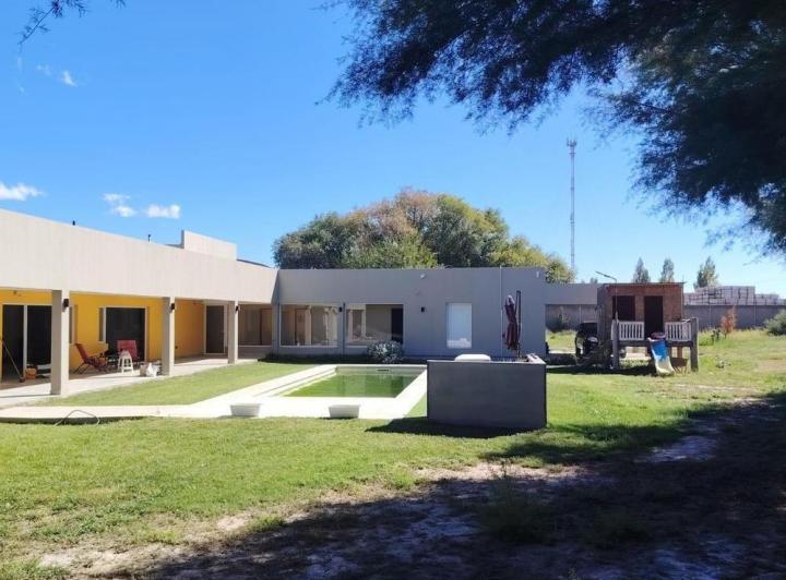 Casa · 303m² · 5 Ambientes · 1 Cochera