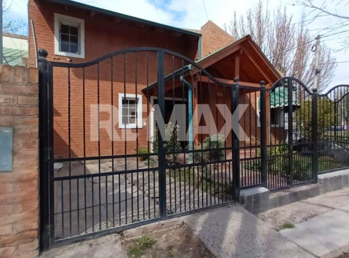 Casa · 180m² · 4 Ambientes · 1 Cochera