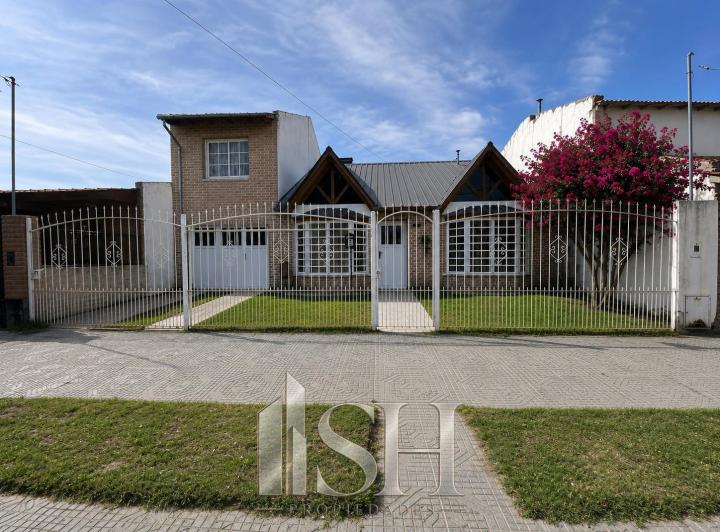 Casa · 159m² · 5 Ambientes · 2 Cocheras