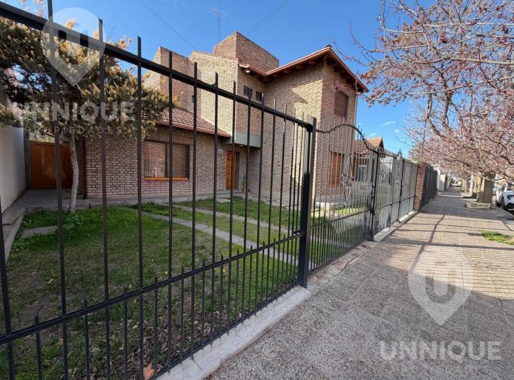 Casa · 190m² · 6 Ambientes