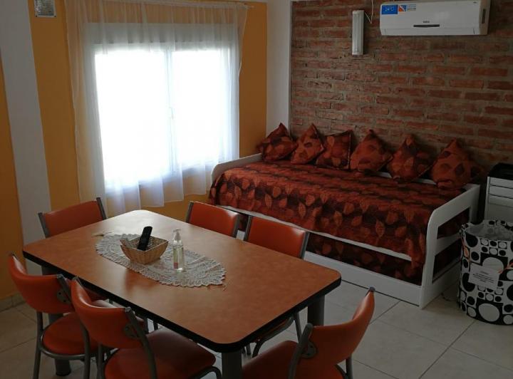 Casa · 140m² · 4 Dormitorios · 1 Cochera