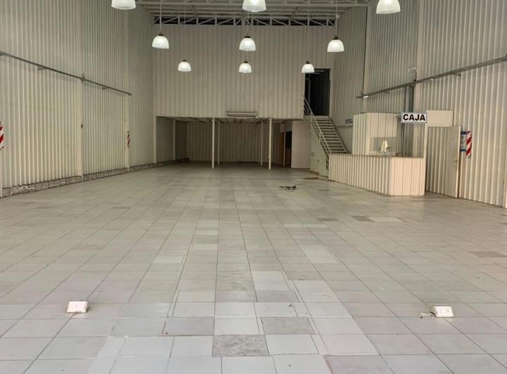 Local comercial · 730m²