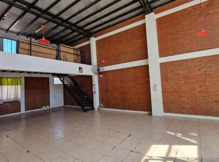Local comercial · 180m²