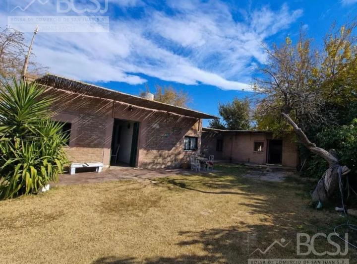 Casa · 647m² · 2 Dormitorios