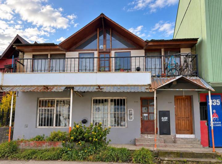 Casa · 256m² · 8 Ambientes