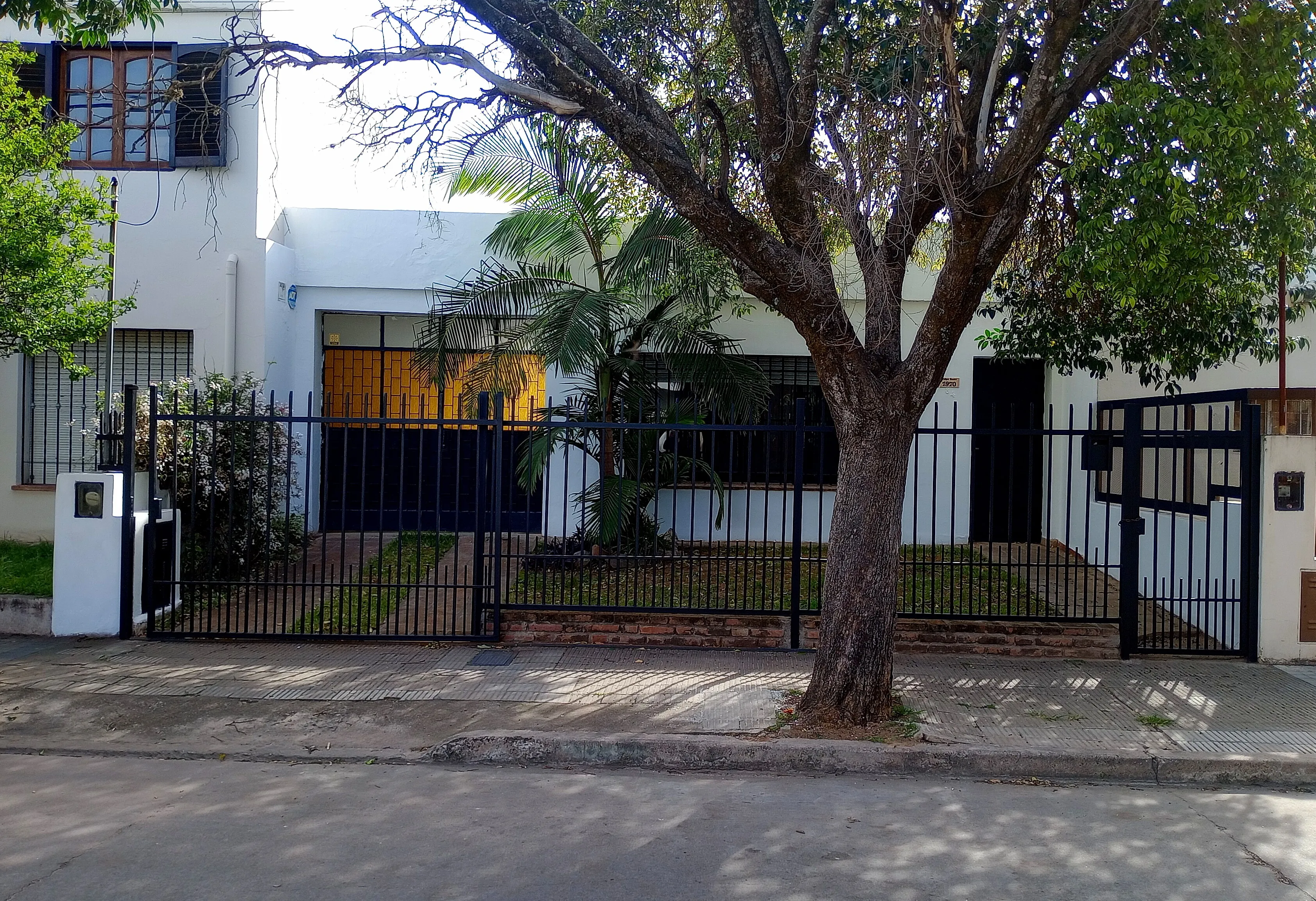 CASA EN ROSEDAL EN VENTA 2 DORMITORIOS AMPLIO PATIO