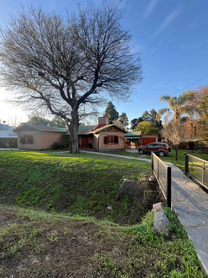 VENTA INMENSA CASA 4 DORM LOTE 2489M2- LA BOLSA