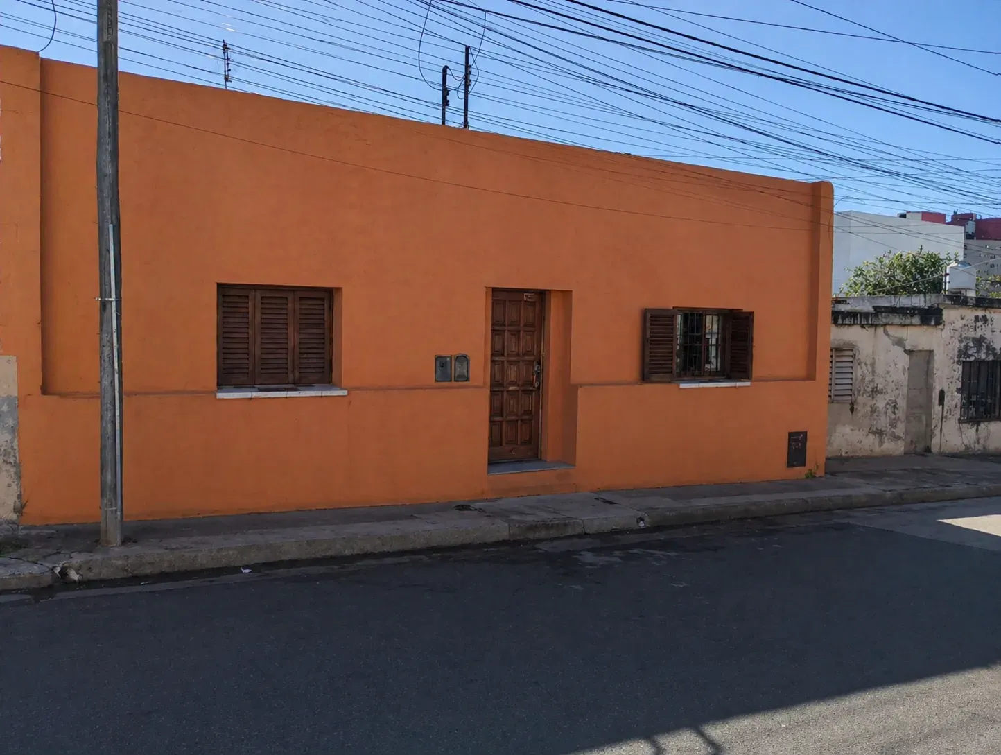 URGENTE VENDO CASA B° GÜEMES EXCELENTE ZONA CON ESCRITURA