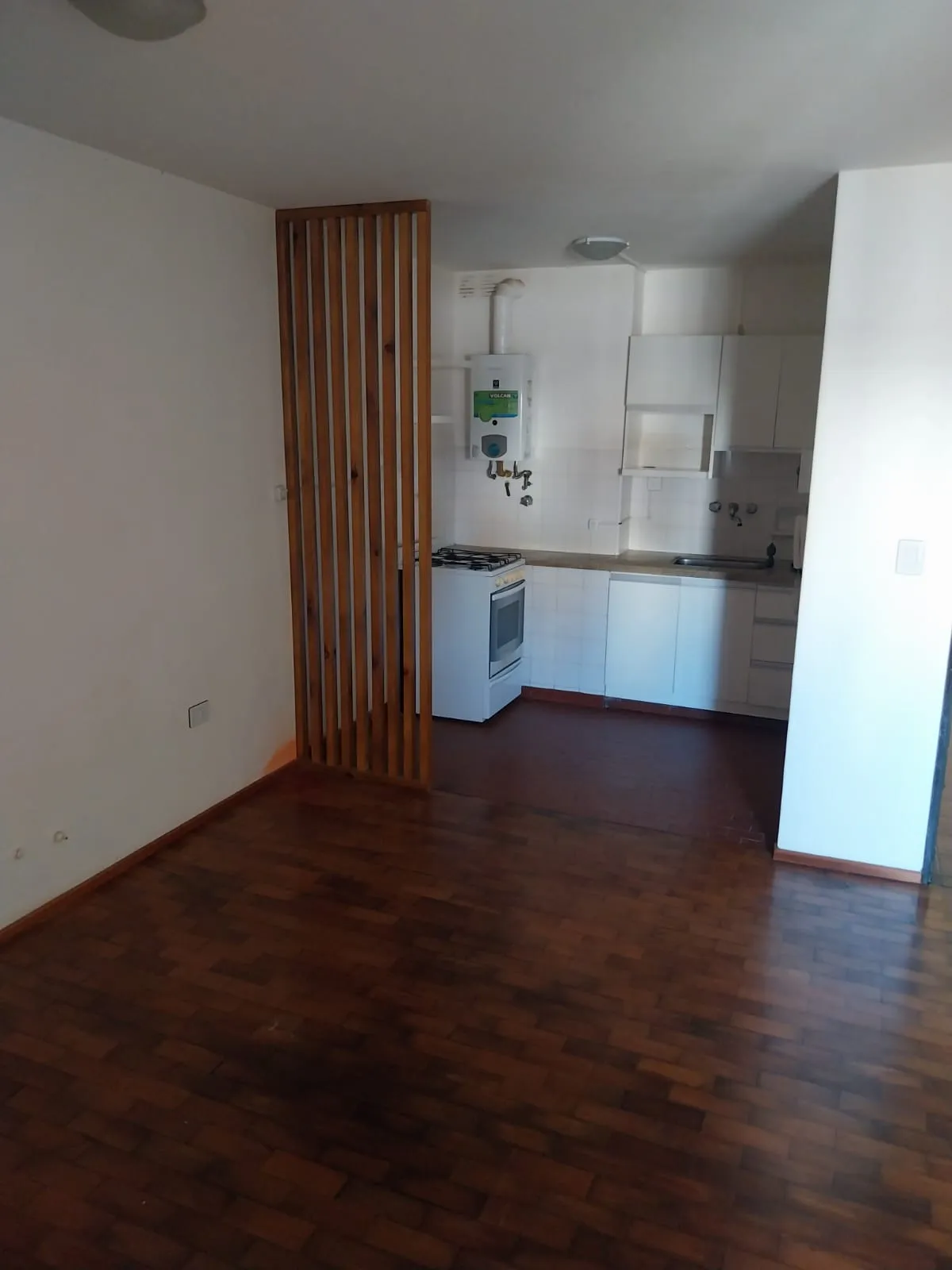 Departamento 1 Dormitorio con Balcón en Alquiler – Frente a Plaza Intendencia