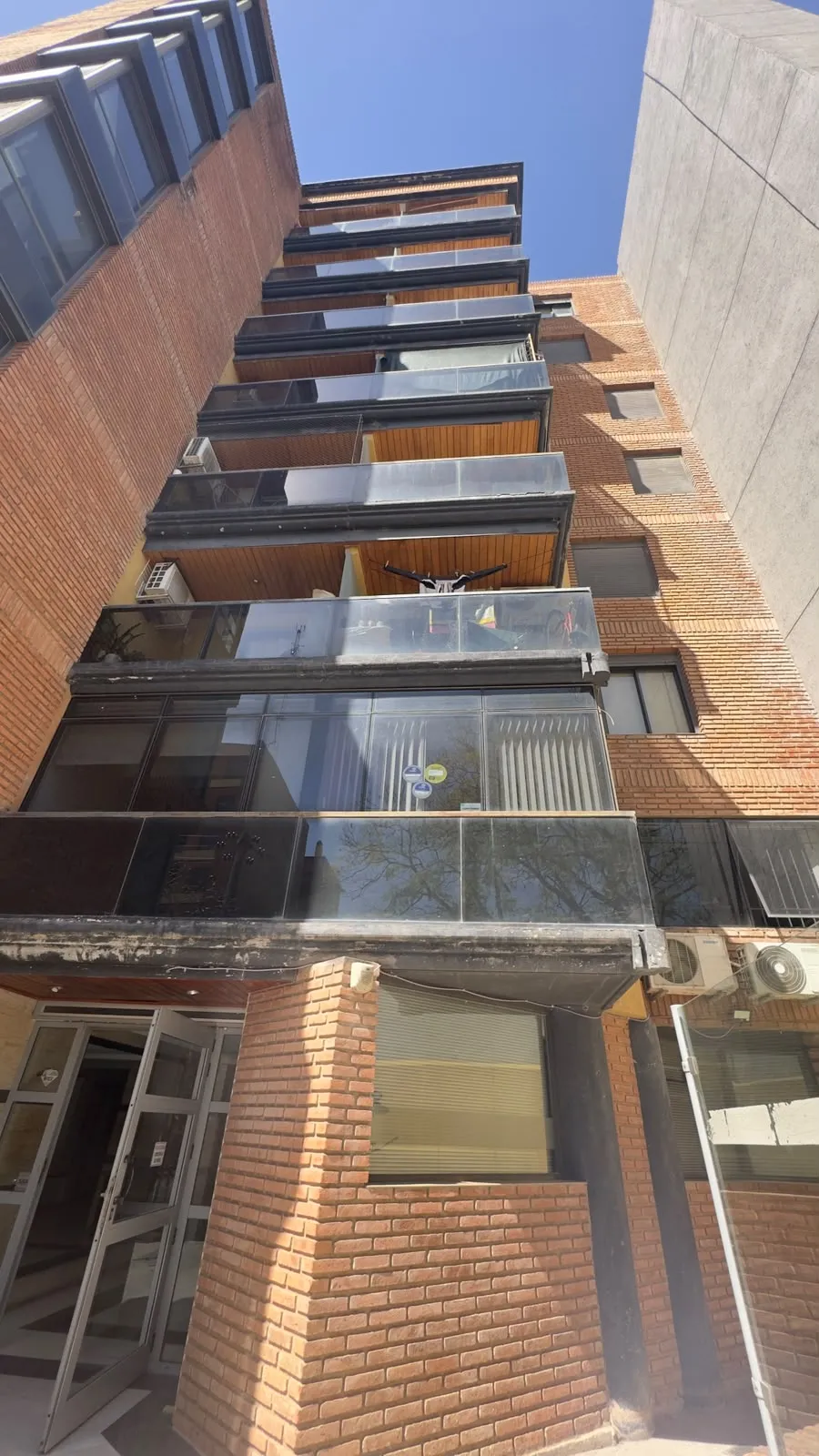DEPARTAMENTO DE 1 DORMITORIO CON PATIO EXCLUSIVO Y QUINCHO PROPIO – BARRIO OBSERVATORIO