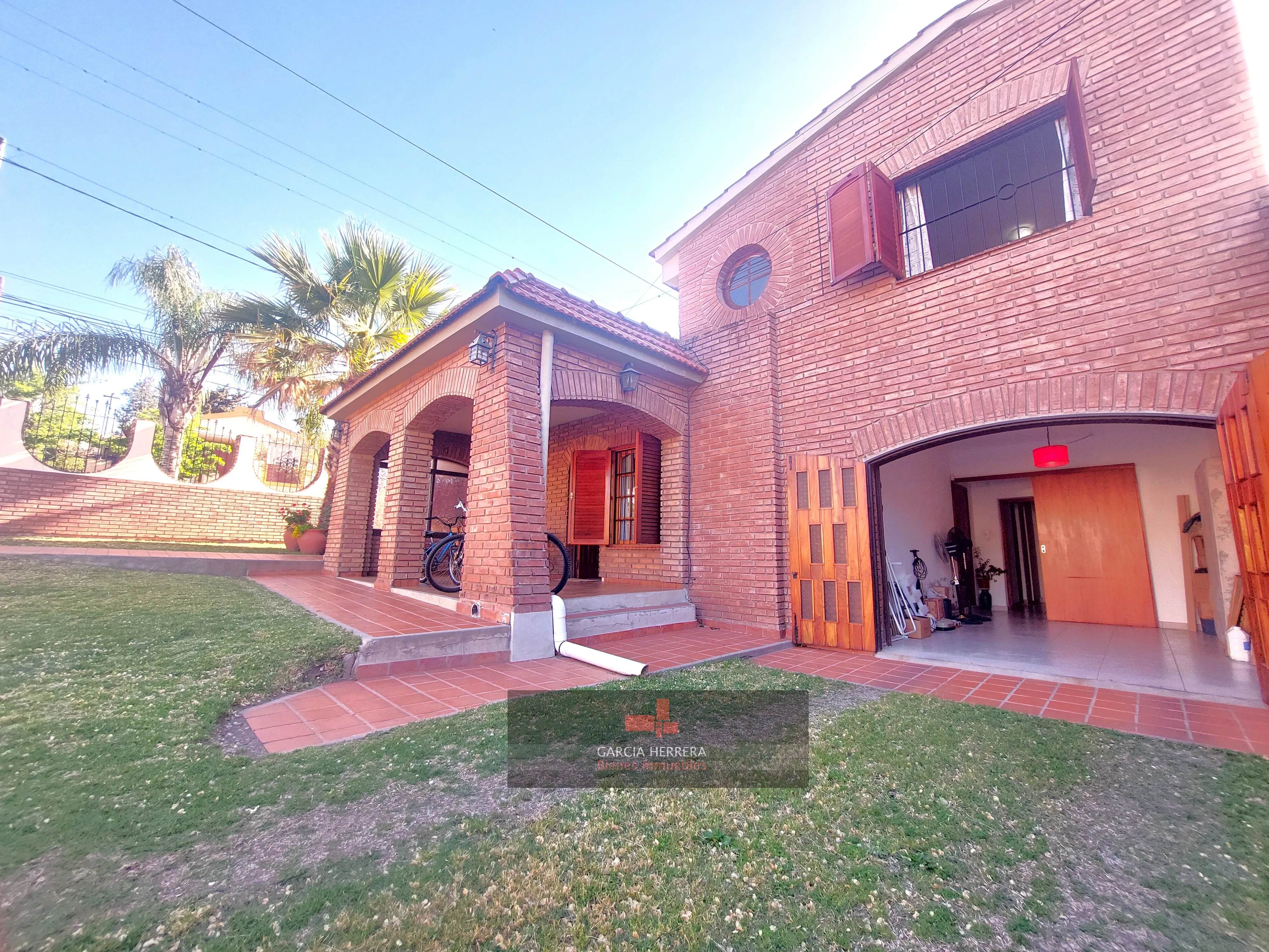 CASA IMPECABLE | 3 DORMITORIOS - Entorno Único a pasos del Río del Centro con Vistas a las Montañas.