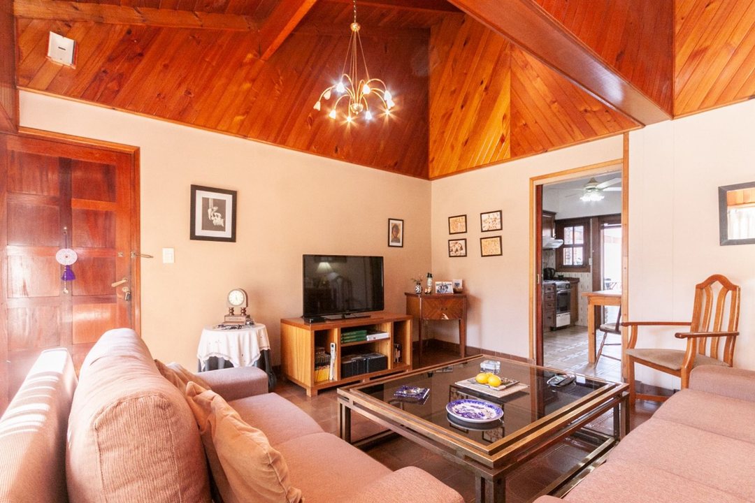 CASA 5 AMBIENTES CON SEGUNDA VIVIENDA Y QUINCHO