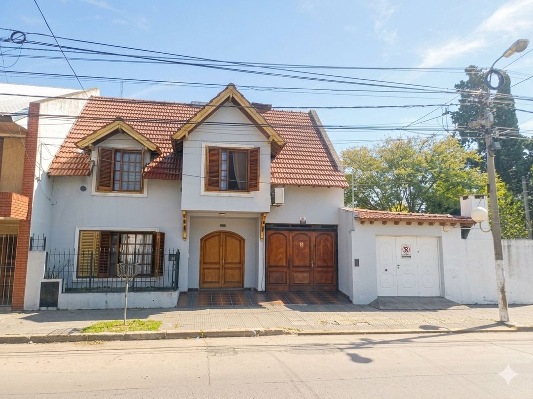 VENTA CASA 4 AMBIENTES PISCINA QUINCHO ZARATE