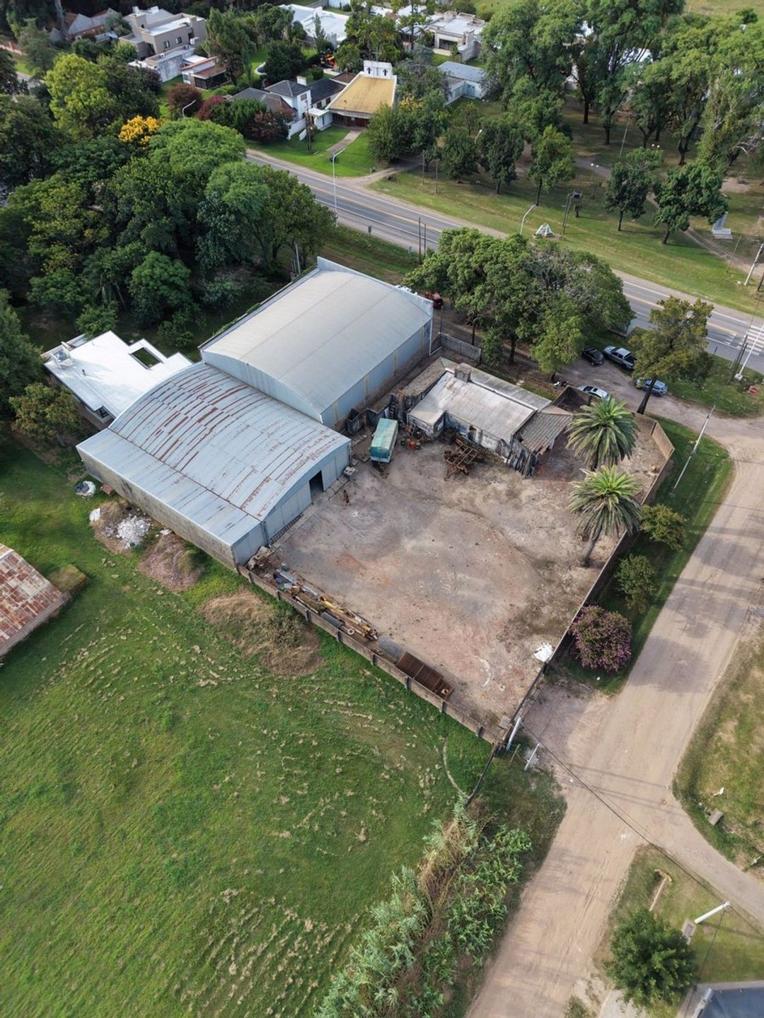 Venta de galpón y casa zona este