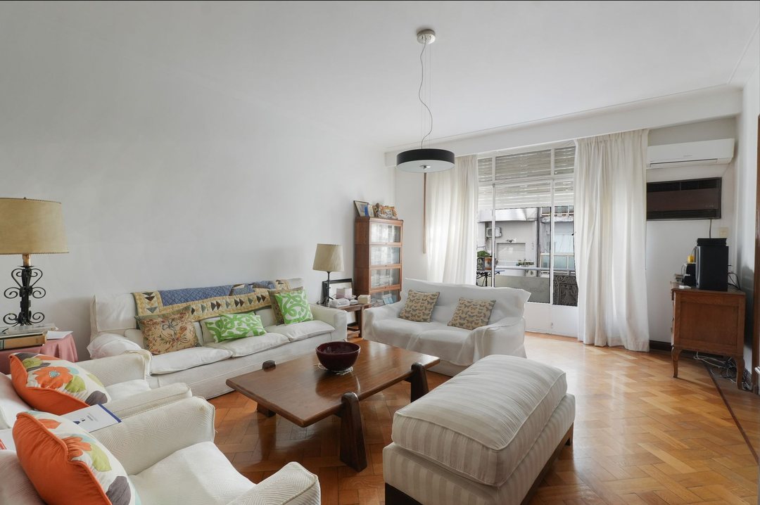 VENTA PISO 5 AMBIENTES Y 3 BALCONES TIPO CASA