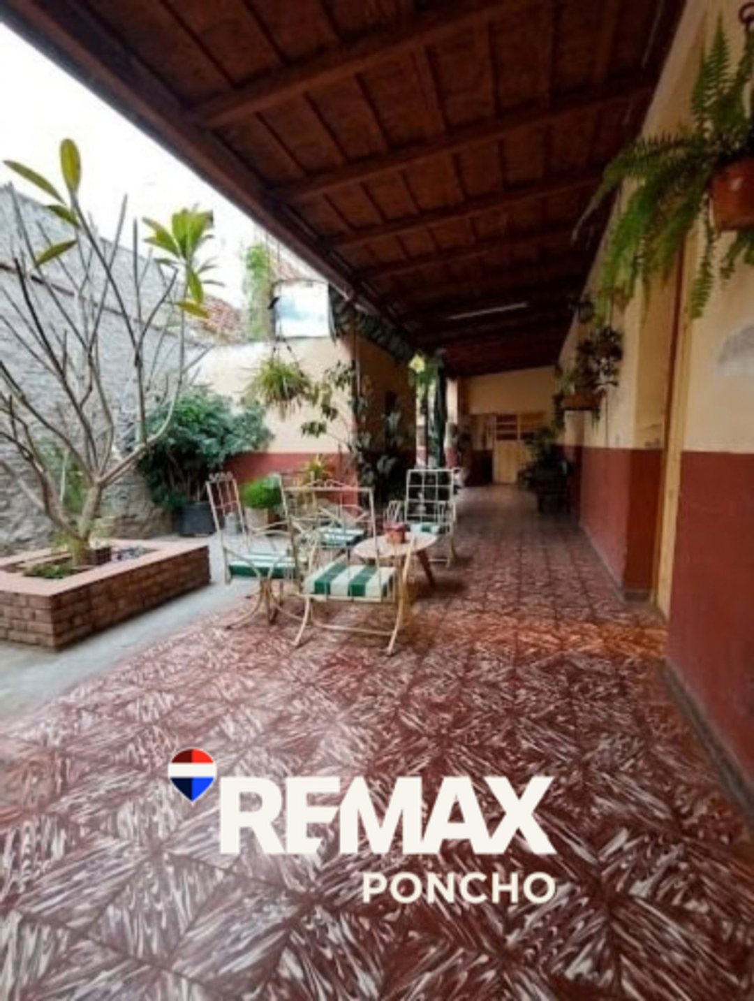 SE VENDE CASA CÉNTRICA, 7 AMBIENTES EN CATAMARCA