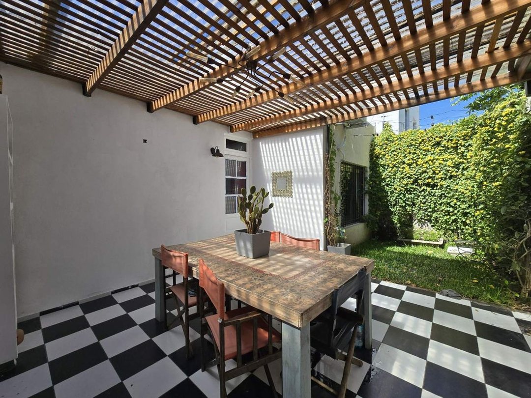 PH TIPO CASA 4 AMBIENTES EN VENTA BERNAL QUINCHO