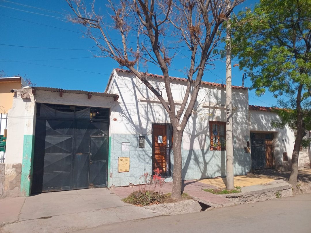 CASA AMPLIA , CON GALPON APTO  TALLER MECANICO