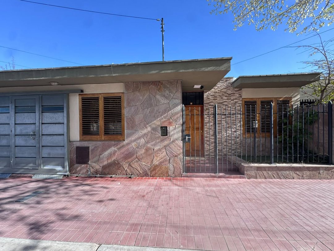 CASA EN VENTA RECICLADA A NUEVA, GODOY CRUZ