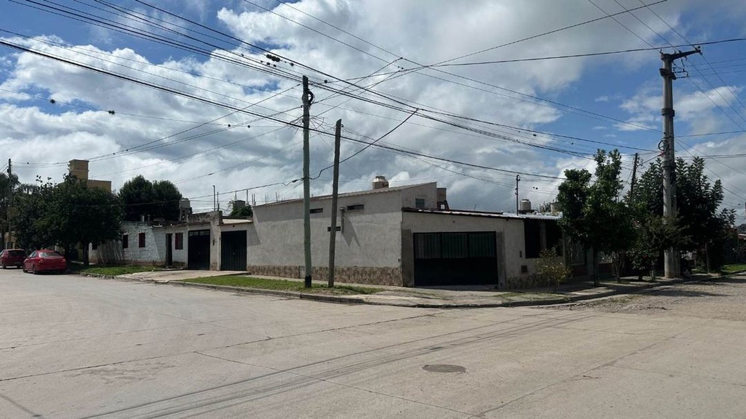 VENTA-CASA 3 DORMITORIOS-156 M2-A. COMEDERO