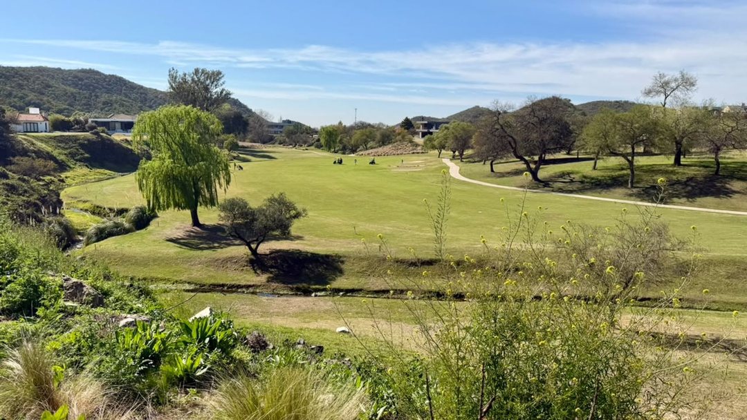 Lote Potrerillo de Larreta fondo golf 1926m2