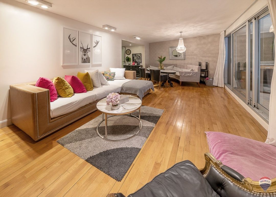 Venta depto. 4 ambientes con dependencia servicio