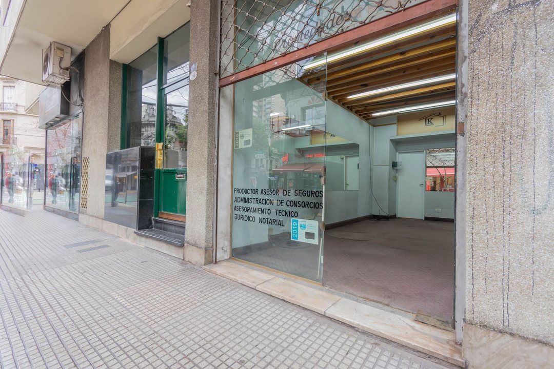 Venta Local  a la calle Almagro