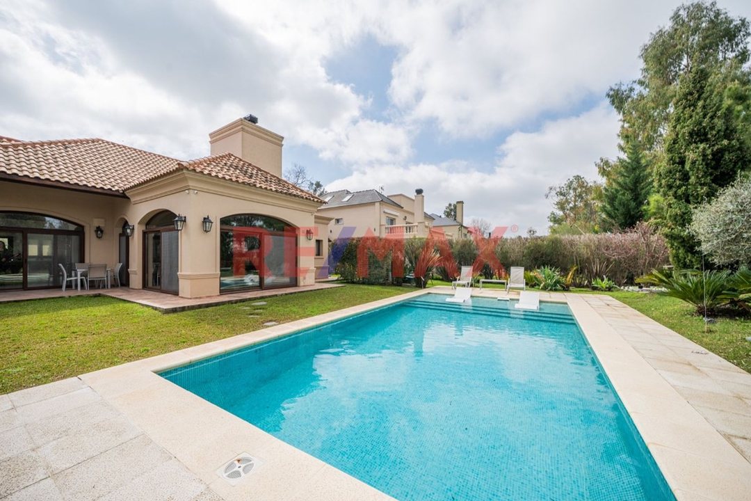 VENTA CASA 6 AMBIENTES DOBLE LOTE SAINT THOMAS