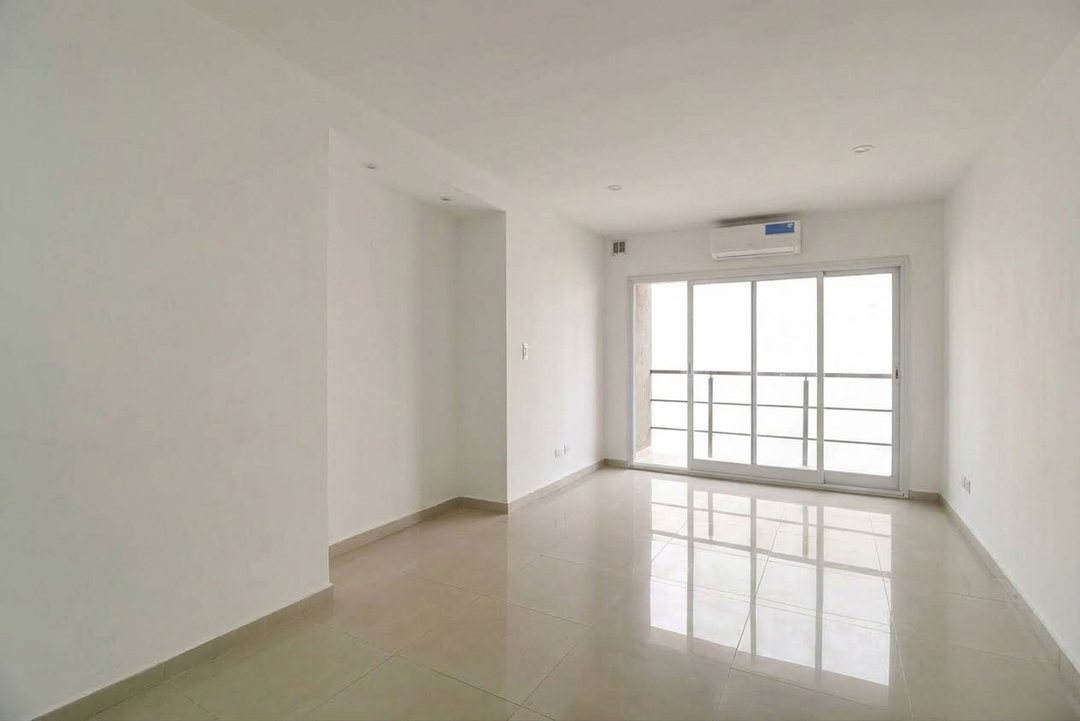VENTA DE MONOAMBIENTE EN MONTE CASTRO CON BALCON