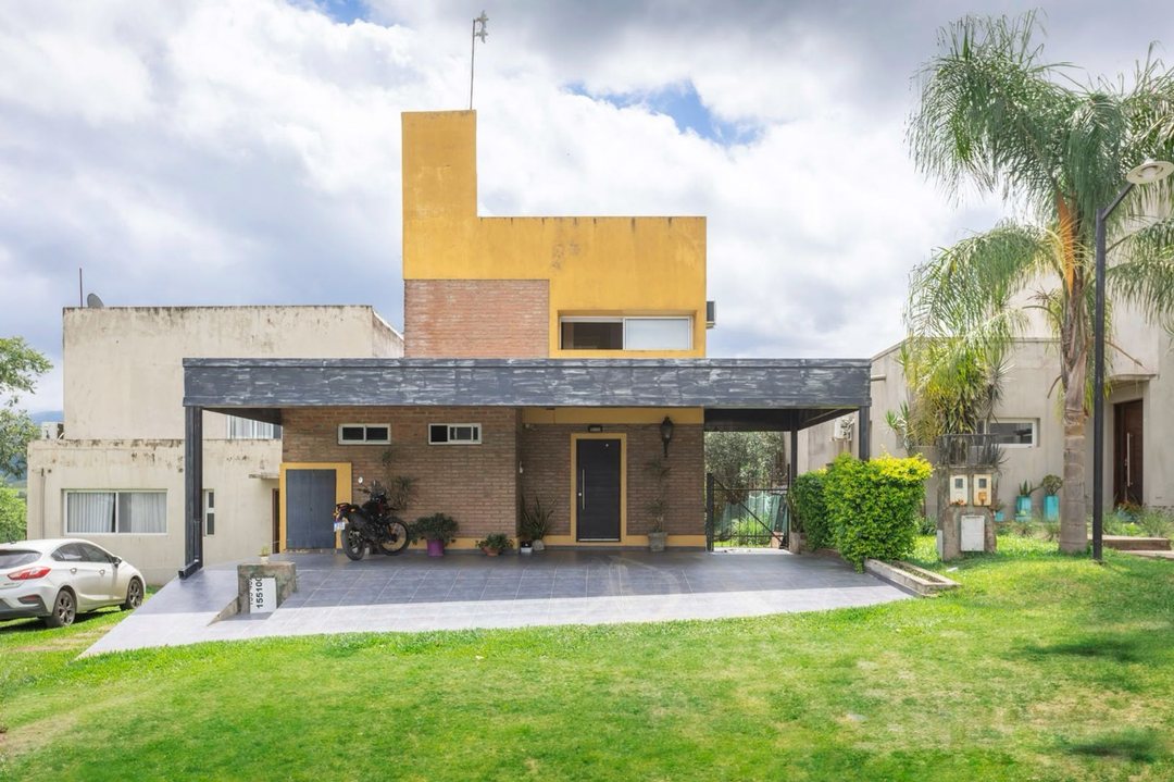 VENTA CASA COUNTRY LOMALINDA 3 DORMITORIOS C/PILET