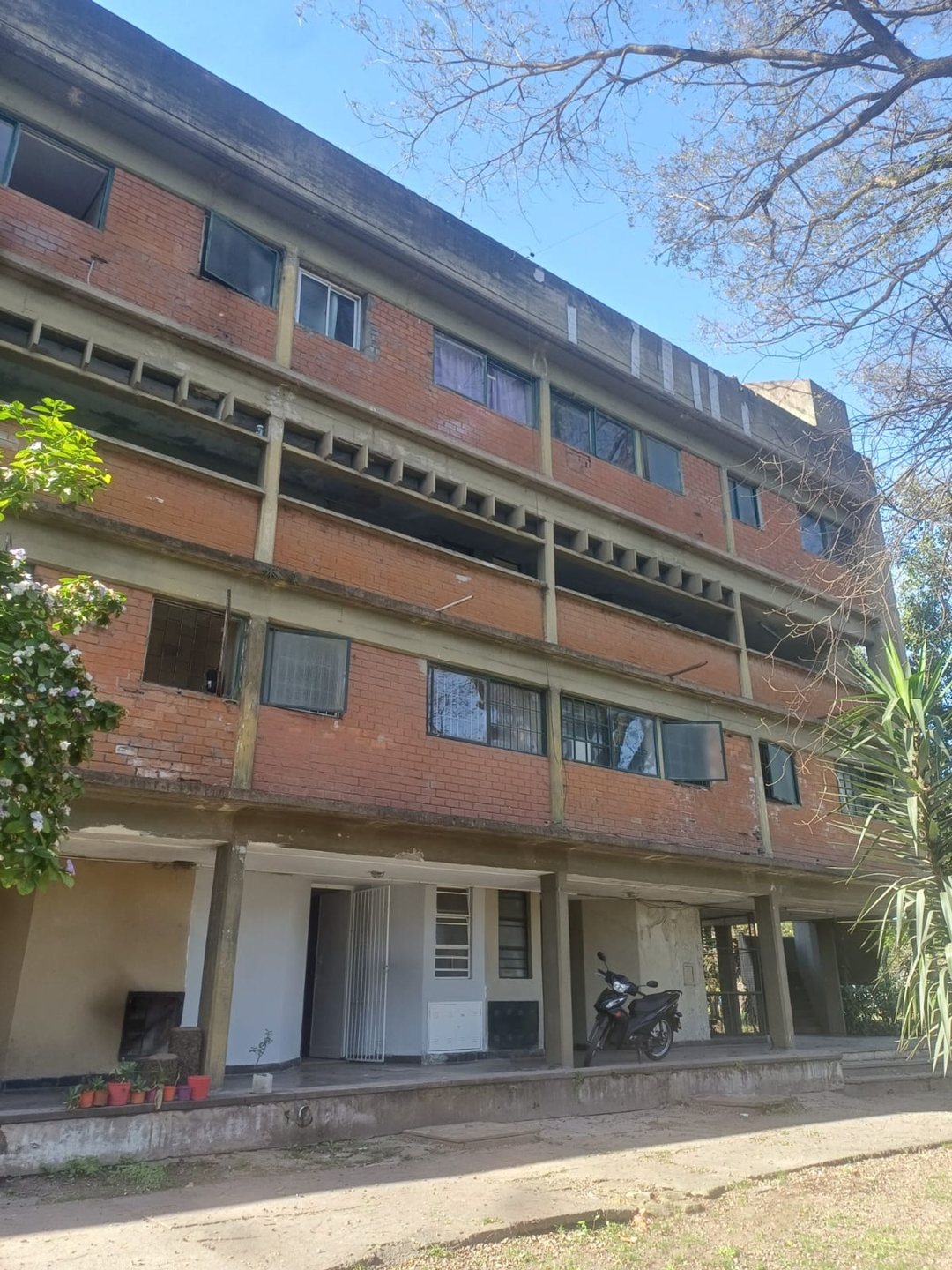 Alquiler duplex con cochera en P.B. -expensas baja