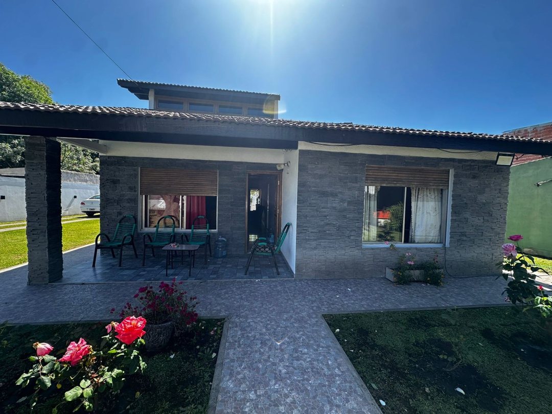 VENTA CASA SAN VICENTE 5 AMB. + QUINCHO Y PARRILLA