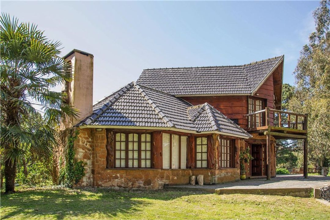 VENTA CHALET 4 AMB PILETA QUINCHO LOS ACANTILADOS