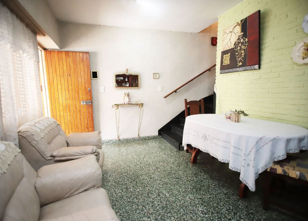 VENTA CASA 3 AMBIENTES VILLA LUZURIAGA CON COCHERA