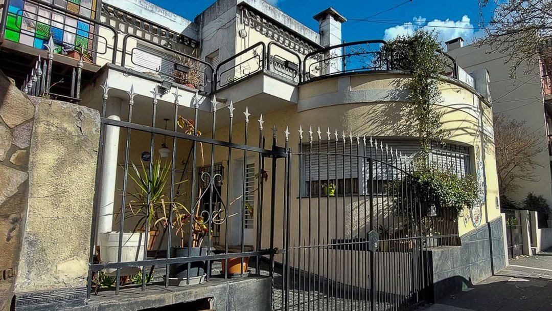 VENTA CASA OLIVOS PILETA JARDIN COCHERA