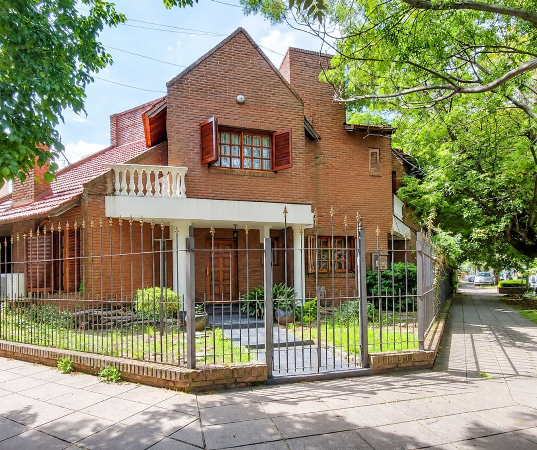VENTA CASA 5 AMB CON QUINCHO Y COCHERA