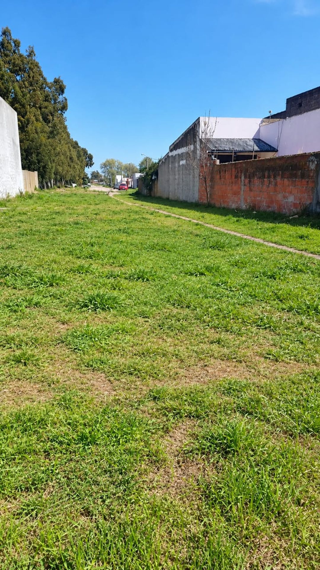 Terreno en venta con acceso a dos calles