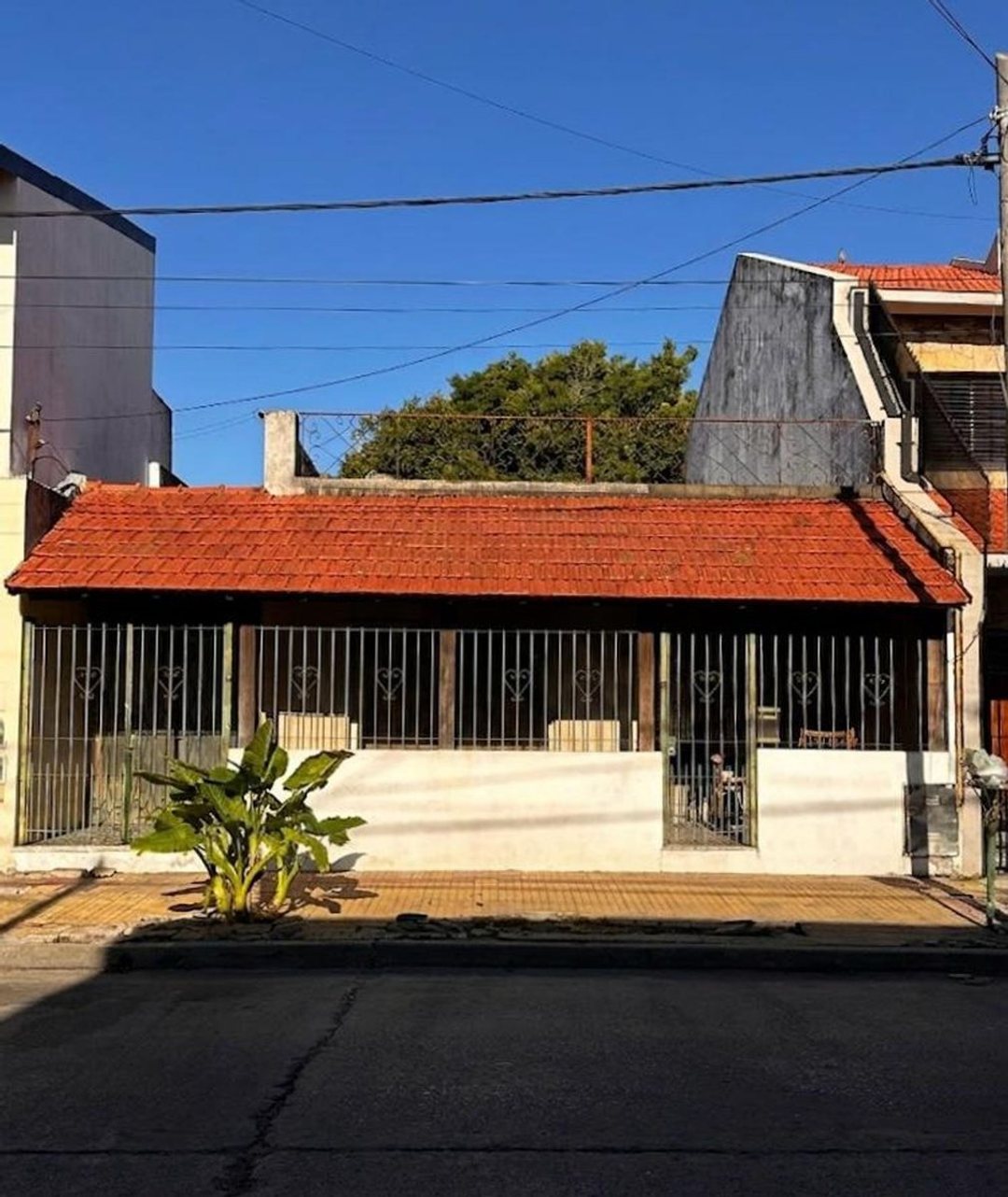 VENTA 2 CASAS 4 AMBIENTES EN LANUS A REFACCIONAR