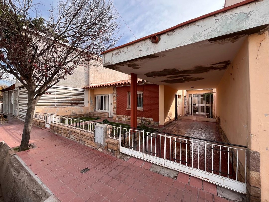 VENTA DE CASA CALLE CROCE B° AERONAUTICO-LAS HERAS