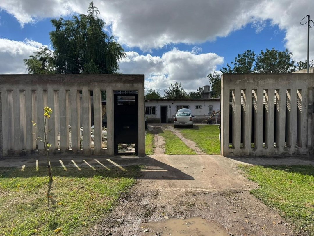 CASA EN VENTA EN BARRIO AEROPUERTO LA PLATA