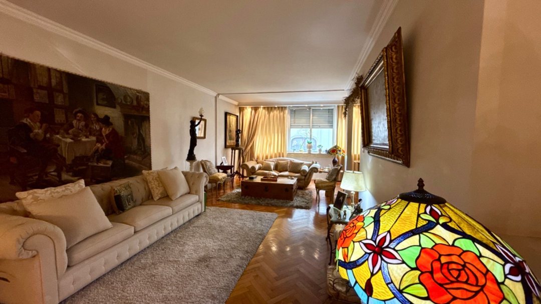SEMIPISO EN VENTA,AL FRENTE 6 AMB EN RECOLETA