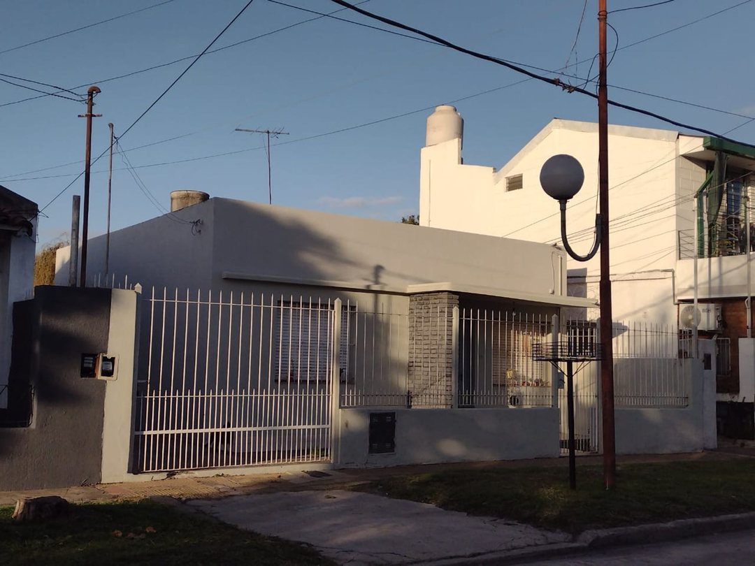 Casa de 3 ambientes en venta en Quilmes