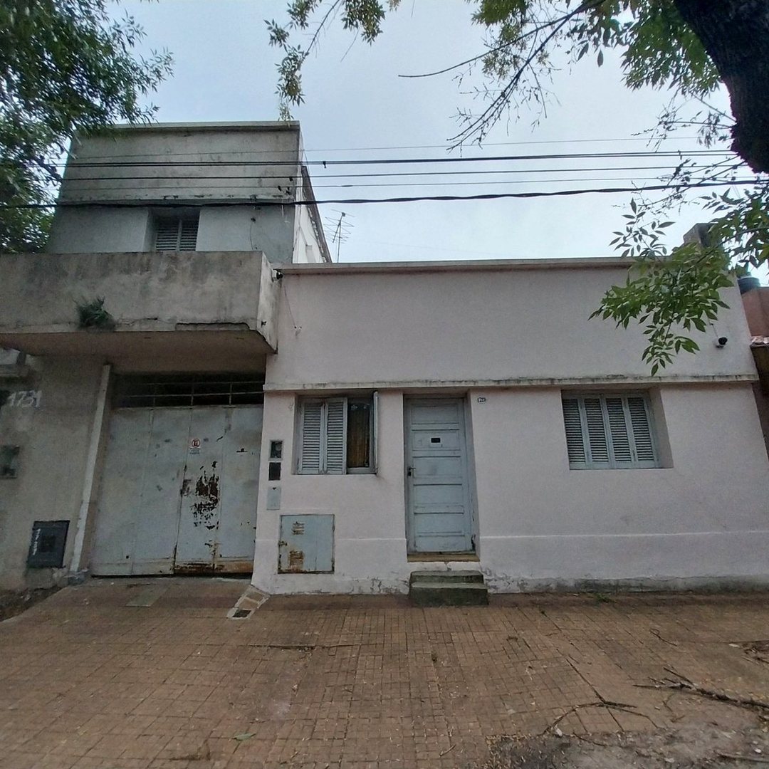 CASA EN VENTA LA PLATA TIPO PH A REFACCIONAR