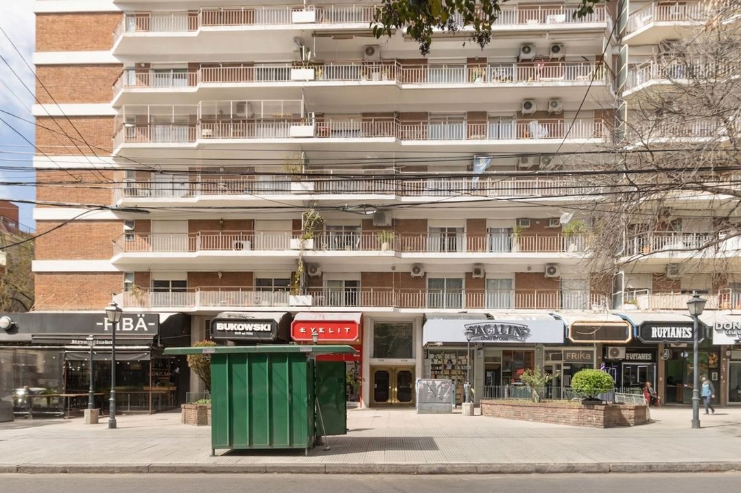 VENTA DEPTO 4 AMB, C/ESPACIO GUARDACOCHE Y BAULERA