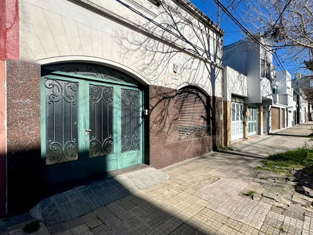 CASA EN VENTA LA PLATA 2 DORMITORIOS
