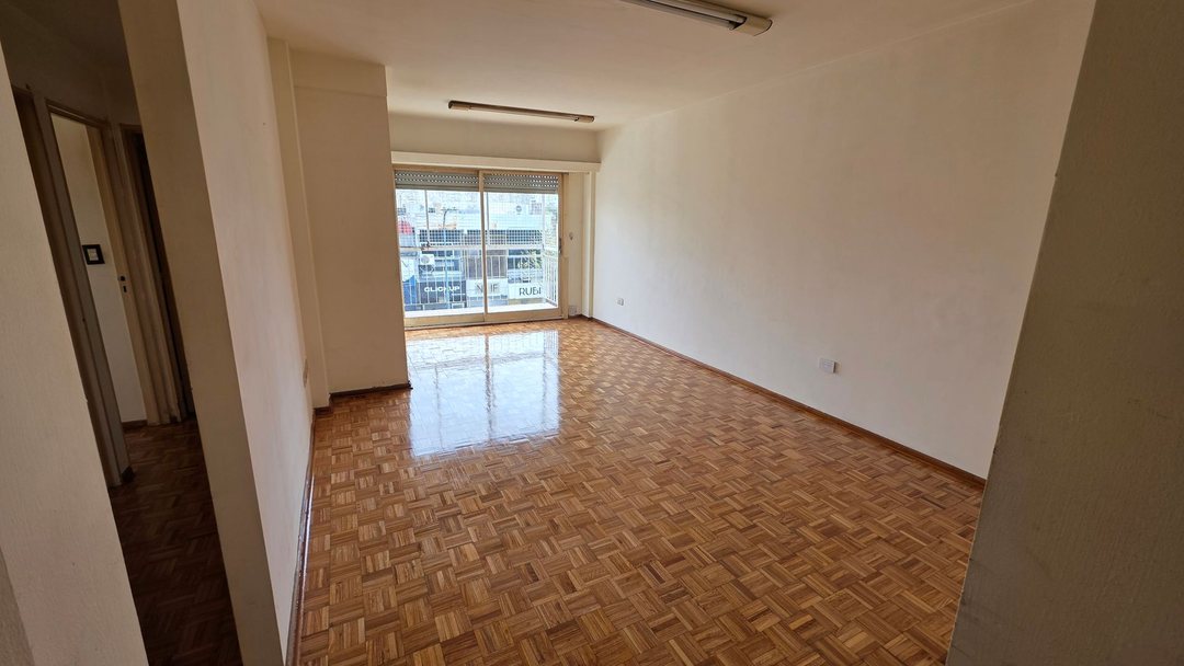 FLORES VENTA DEPTO 3 AMB +DEP-BALCON-BAULERA