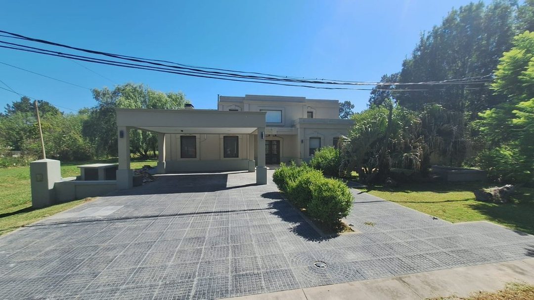VENTA CASA BARRIO C.U.B.E. 4 DORM QUINCHO PILETA